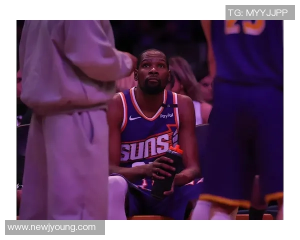 火箭队攻防转换制胜！杜兰特“躺赢”背后揭秘团队化学反应