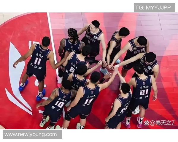 CBA焦点对决北京队迎战广东队谁能在巅峰之战中笑到最后